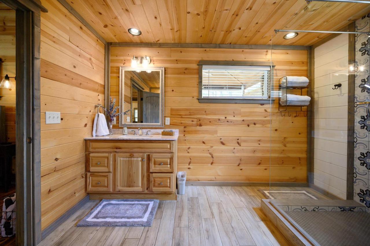 Convenient Romantic Hot Tub Bbq 3-Night Special! Villa Broken Bow Exterior photo